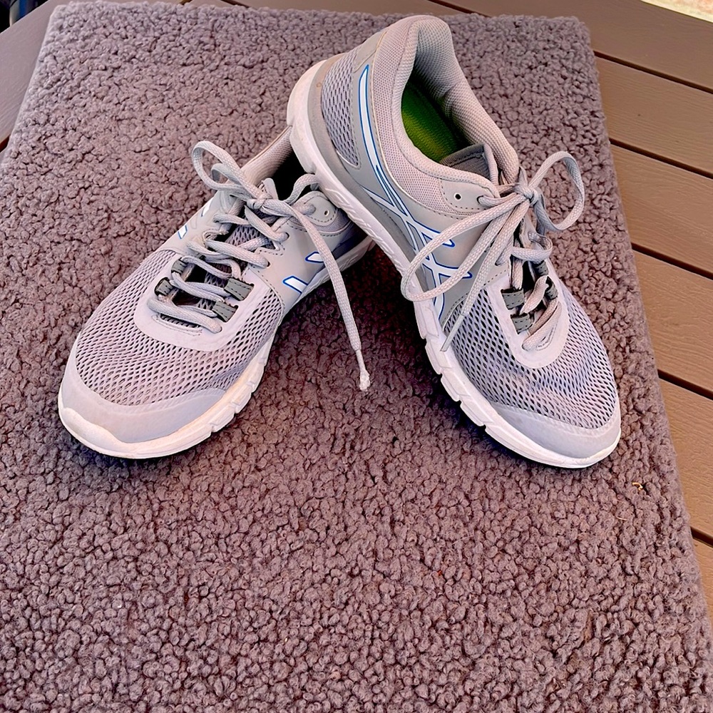 Wome’s ASICS training shoe